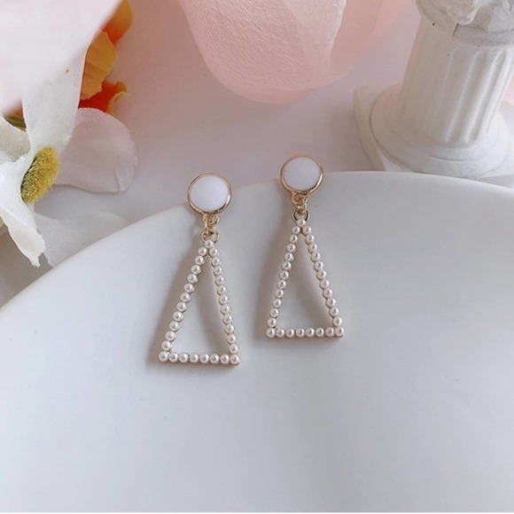 Dainty Geometric Triangle White Pearl Earrings - Picture 1 of 5